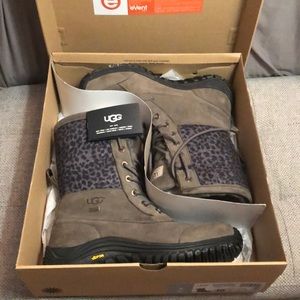 Ugg Adirondack Boot- Gray Leopard!